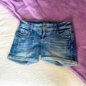 ✨PRICE DROP✨ NEW Decree Women’s Medium Wash Denim Shorts